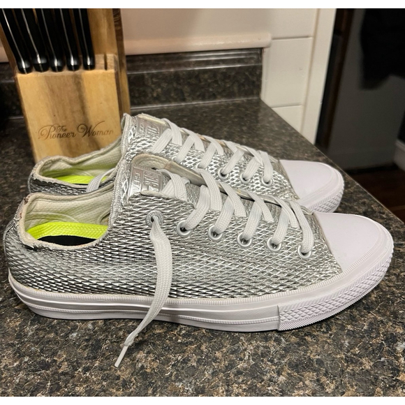 CONVERSE CHUCK TAYLOR ALL STAR II PERFORATED METALLIC LEATHER SILVER - Picture 4 of 9